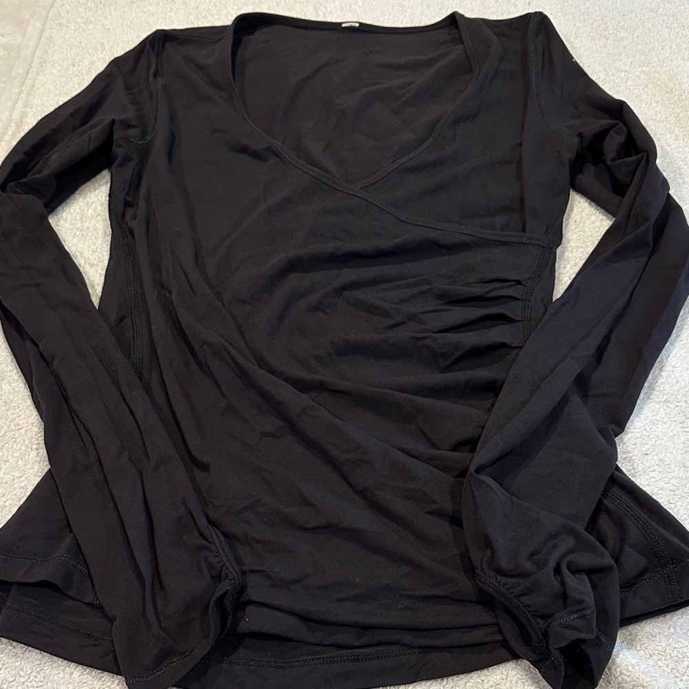 Lululemon - Elegant Black Long Sleeve Women's Top 4-6?